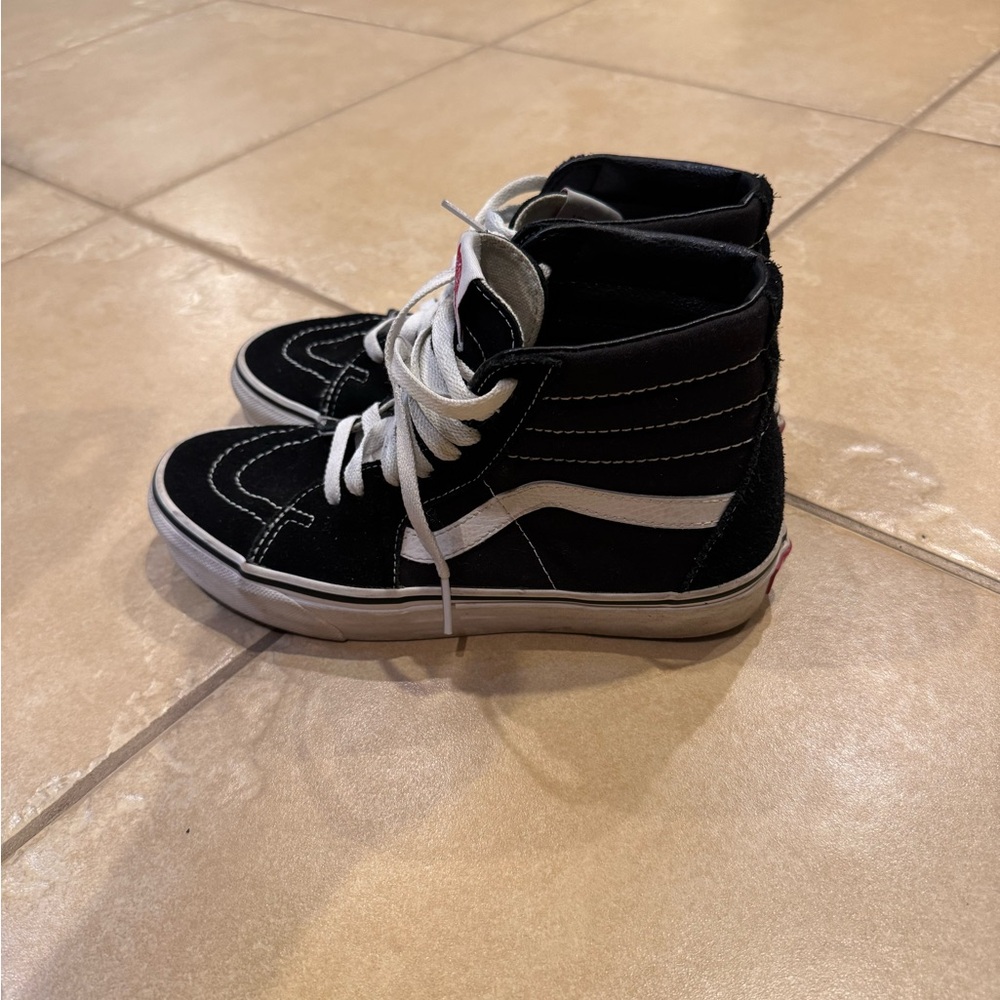 Vans High Top Classic Black/White Skateboard Shoes - Picture 4 of 5